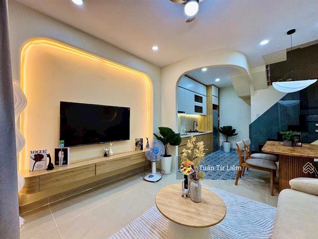 Chỉ 7 tỷ nhà mặt ngõ thông cầu diễn ô tô tải qua nhà, 2 thoáng trước sau, gần cấp 123 minh khai