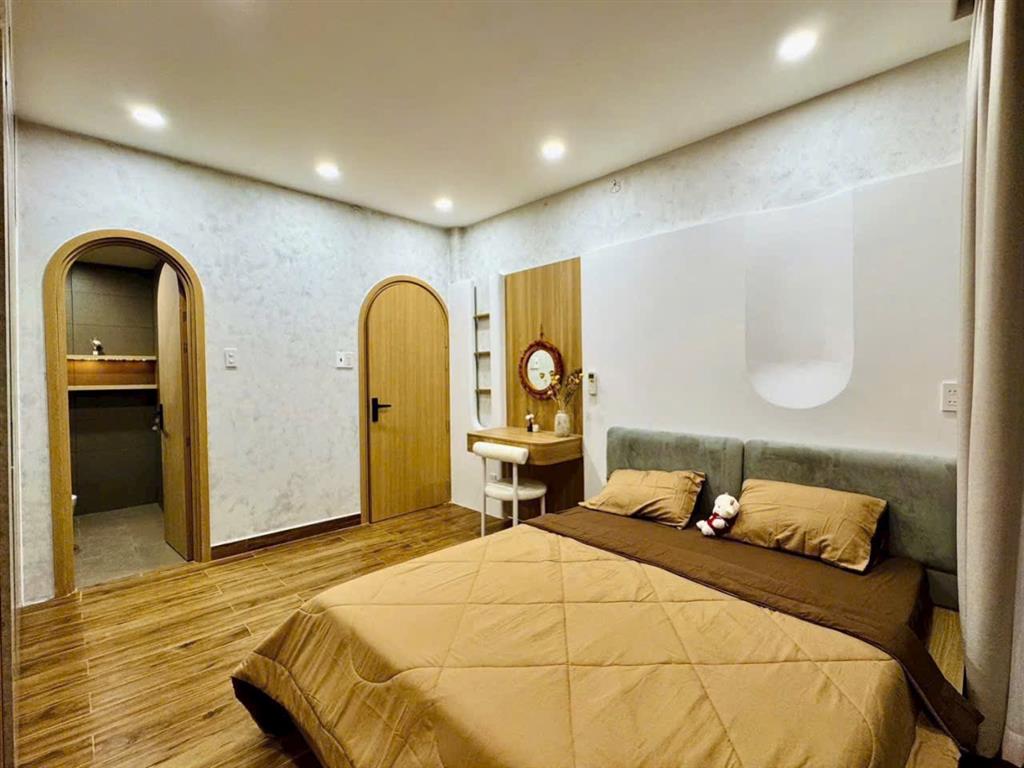 Chỉ 7 tỷ nhà mặt ngõ thông cầu diễn ô tô tải qua nhà, 2 thoáng trước sau, gần cấp 123 minh khai