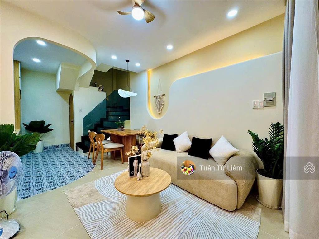 Chỉ 7 tỷ nhà mặt ngõ thông cầu diễn ô tô tải qua nhà, 2 thoáng trước sau, gần cấp 123 minh khai