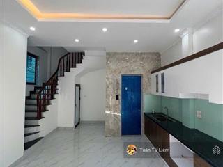 5 tầng thang máy phú diễn, ngõ thông ô tô đỗ cửa,2 thoáng,không quy hoạch chỉ hơn 8 tỷ