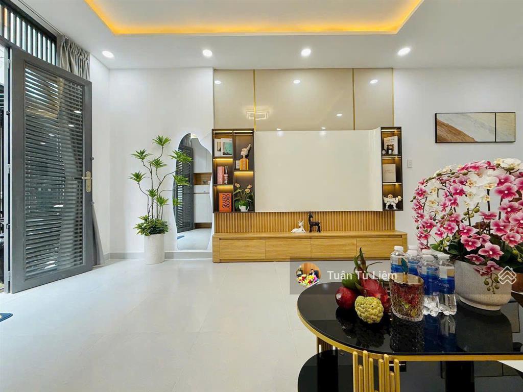 8 tỷ! có nhà dân xây 2 thoáng phú diễn, ô tô tải qua nhà,30m ra trục chính ô tô,kinh doanh,sổ net
