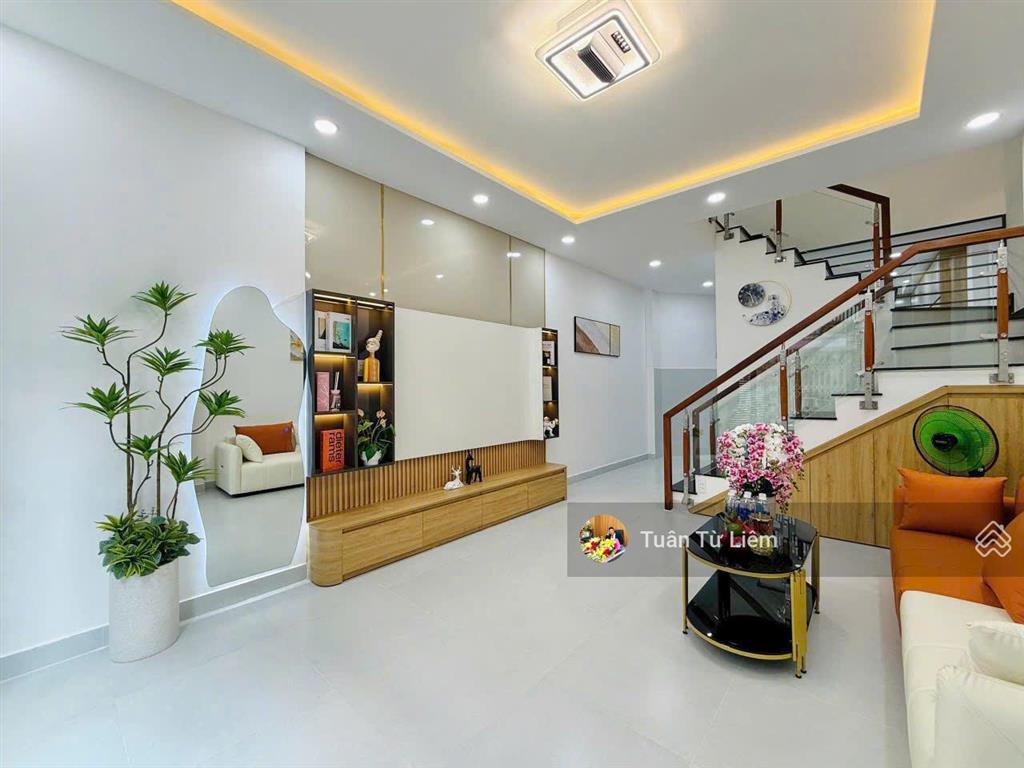 8 tỷ! có nhà dân xây 2 thoáng phú diễn, ô tô tải qua nhà,30m ra trục chính ô tô,kinh doanh,sổ net