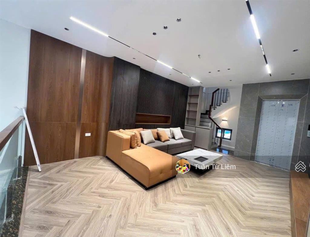 Hơn 7 tỷ văn tiến dũng sẵn 5 tầng thang máy, nhà mới, sát nhà văn hoá, trường chợ, tây thăng long