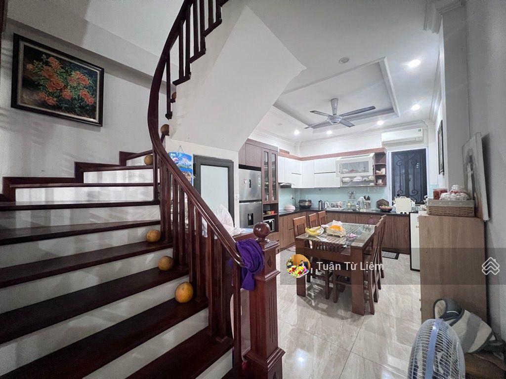 Chị oanh chủ nhà nhờ bán gấp căn dân xây kiên cố 45m sát mặt phố gần siêu thị, sẵn sổ hơn 8 tỷ