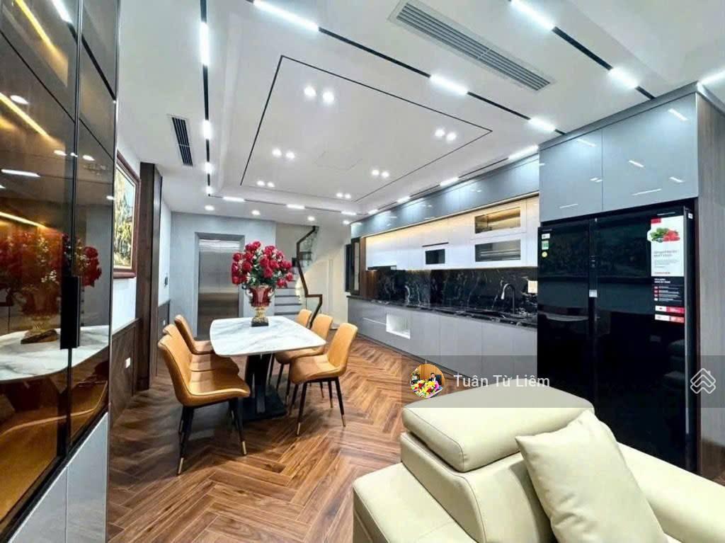 Anh chủ thiện chí bán nhà phố nhổn phân lô vỉa hè, gara ô tô, ô tô tránh nhau, 2 thoáng sổ vuông