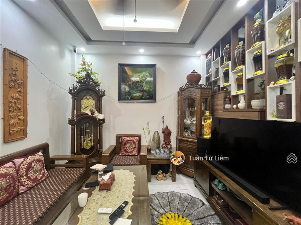Nhà dân xây phú diễn, diện tích rộng 54m hiện trạng còn mới, ngõ rộng rãi chủ để lại nội thất