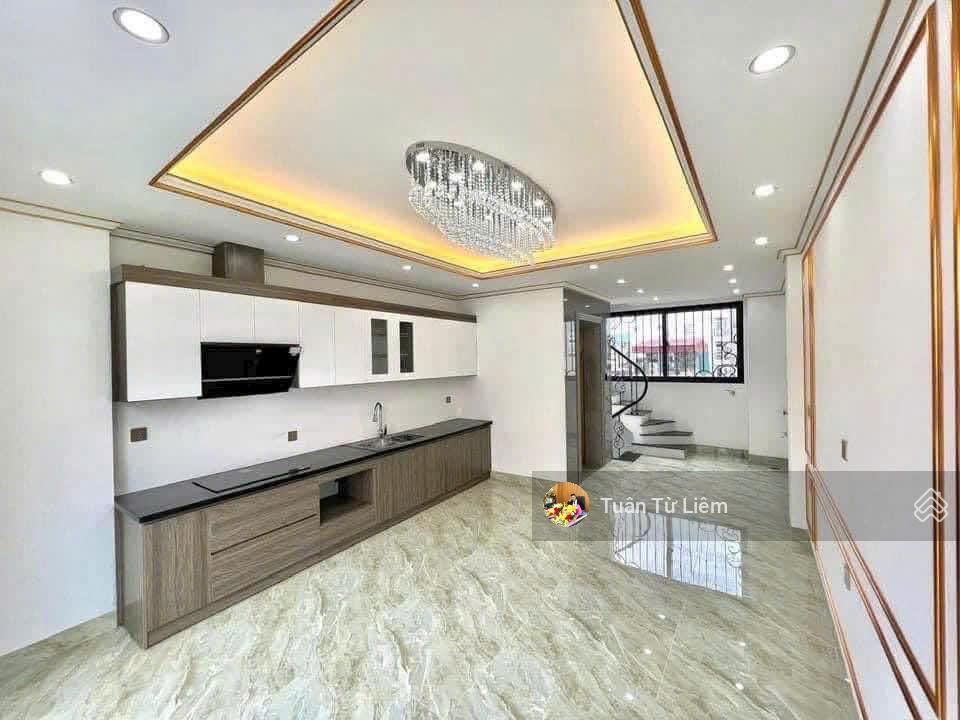 Cô lương giáo viên đh công nghiệp bán nhà cầu diễn ô tô đỗ cửa, thang máy gần ga metro, 8,tỷ có tl