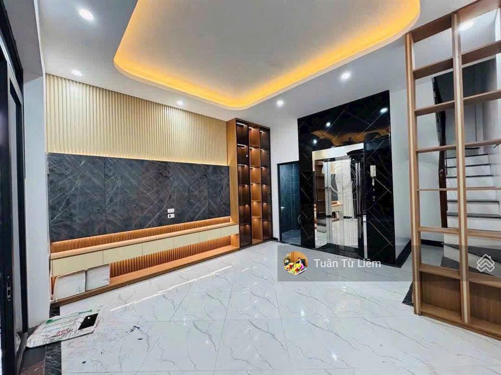 Cô lương giáo viên đh công nghiệp bán nhà cầu diễn ô tô đỗ cửa, thang máy gần ga metro, 8,tỷ có tl