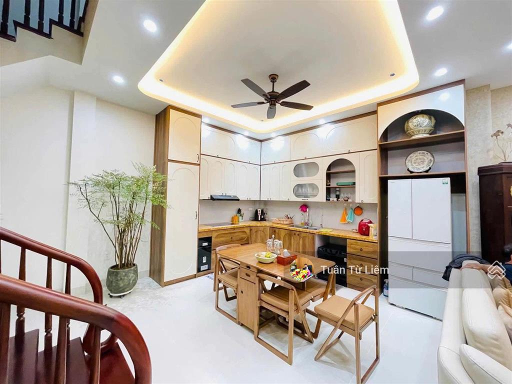Phố nguyễn hoàng ô tô đỗ cửa, trước nhà 3m, kinh doanh sầm uất, sẵn sổ giá đầu tư nhỉnh 11 tỷ