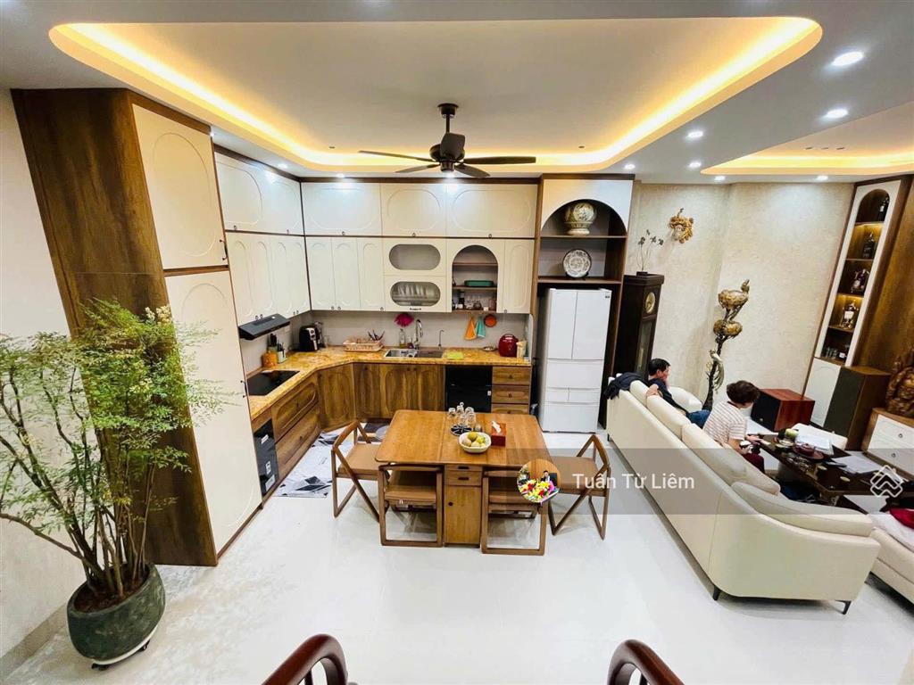 Phố nguyễn hoàng ô tô đỗ cửa, trước nhà 3m, kinh doanh sầm uất, sẵn sổ giá đầu tư nhỉnh 11 tỷ