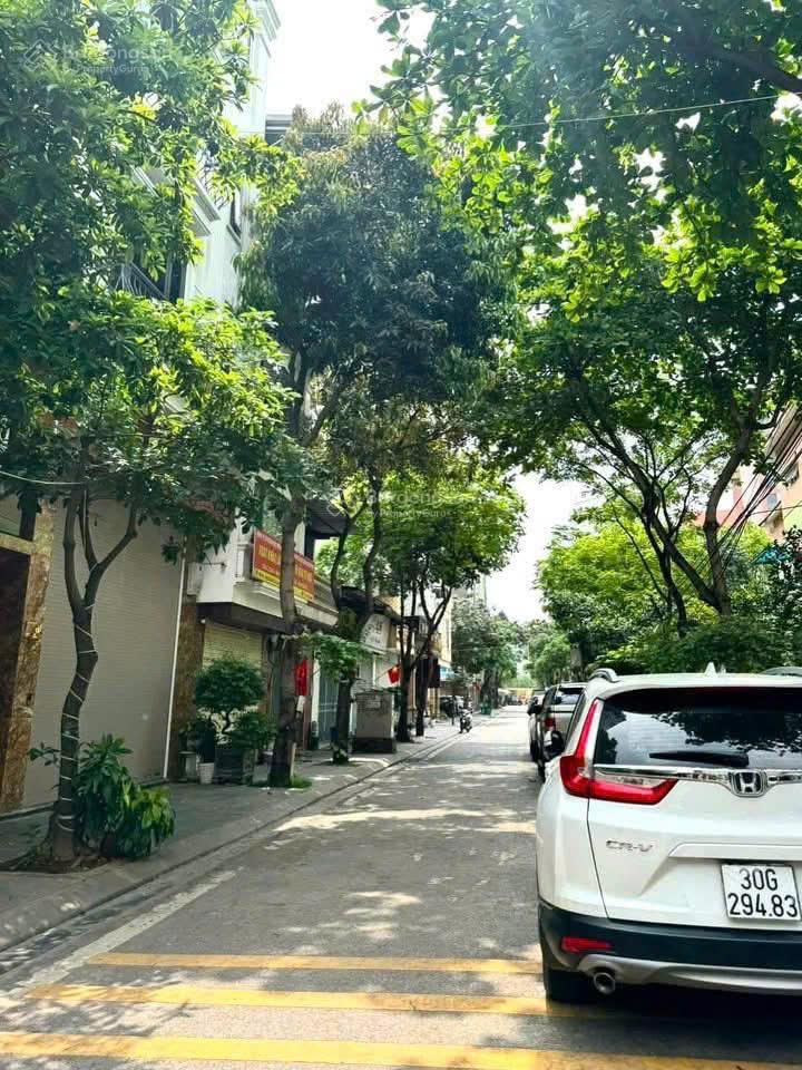 Gần phố, sát ql32, 3 phút ra ga tàu điện, nhà mới sẵn ở, sẵn sổ giao dịch chỉ 7 tỷ có thương lượng