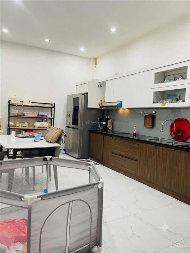 Gần mặt phố phương canh, 4 tầng dân xây, 4 ngủ rộng rãi, ngõ thông trước nhà thoáng sáng, sẵn sổ