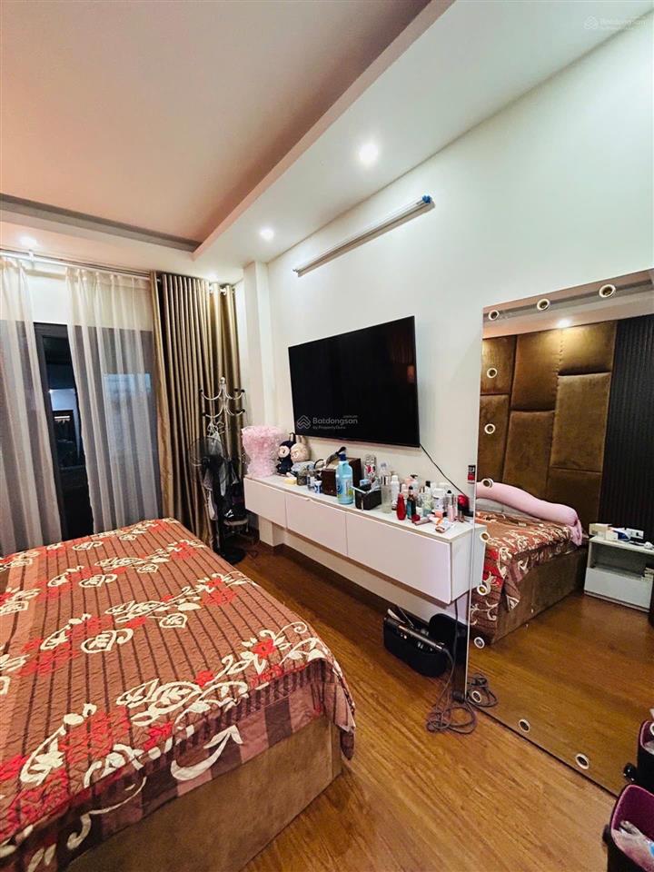 Hàm nghi nhà mới 5 tầng, 1 nhà ra mặt phố 4 làn xe, nội thất sẵn ở, sổ nét chủ trẻ tuổi hiểu chuyện
