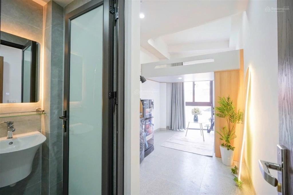 Sát phố trịnh văn bô, cđ fpt 7 tầng thang máy sẵn 16pkk full đồ, trước nhà ô tô tải tránh hơn 10 ty