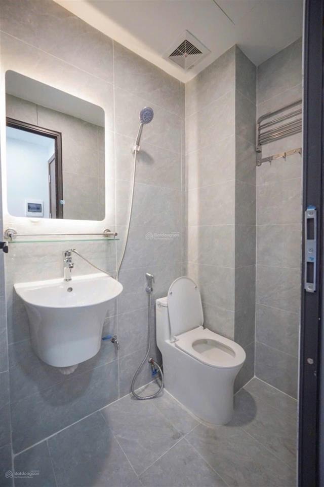 Sát phố trịnh văn bô, cđ fpt 7 tầng thang máy sẵn 16pkk full đồ, trước nhà ô tô tải tránh hơn 10 ty