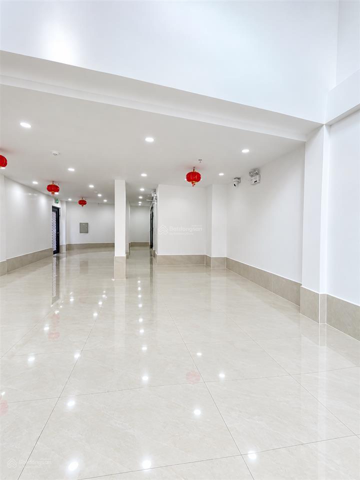 Sát phố trịnh văn bô, cđ fpt 7 tầng thang máy sẵn 16pkk full đồ, trước nhà ô tô tải tránh hơn 10 ty
