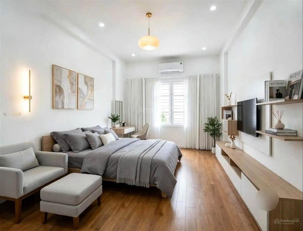 Chú đồng bác sĩ viện 108 gửi bán nhà 5 tầng lô góc 3 thoáng, ngõ thông ô tô sẵn sổ chưa đến 8 tỷ