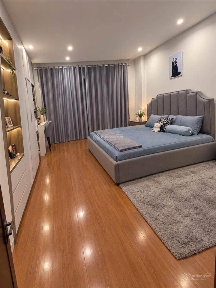 Chú đồng bác sĩ viện 108 gửi bán nhà 5 tầng lô góc 3 thoáng, ngõ thông ô tô sẵn sổ chưa đến 8 tỷ