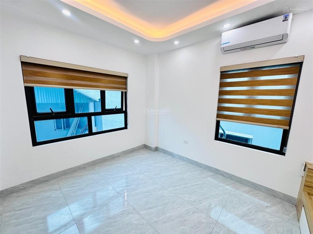 Ib e!!!tt cầu diễn lô góc 3 thoáng ô tô đỗ cửa nhà sẵn thang máy nội thất như hình giá cực hợp lý