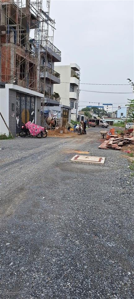 Bán đất hóc môn  giá 3.9 tỷ tl  5m x 17m  đường rộng 13m