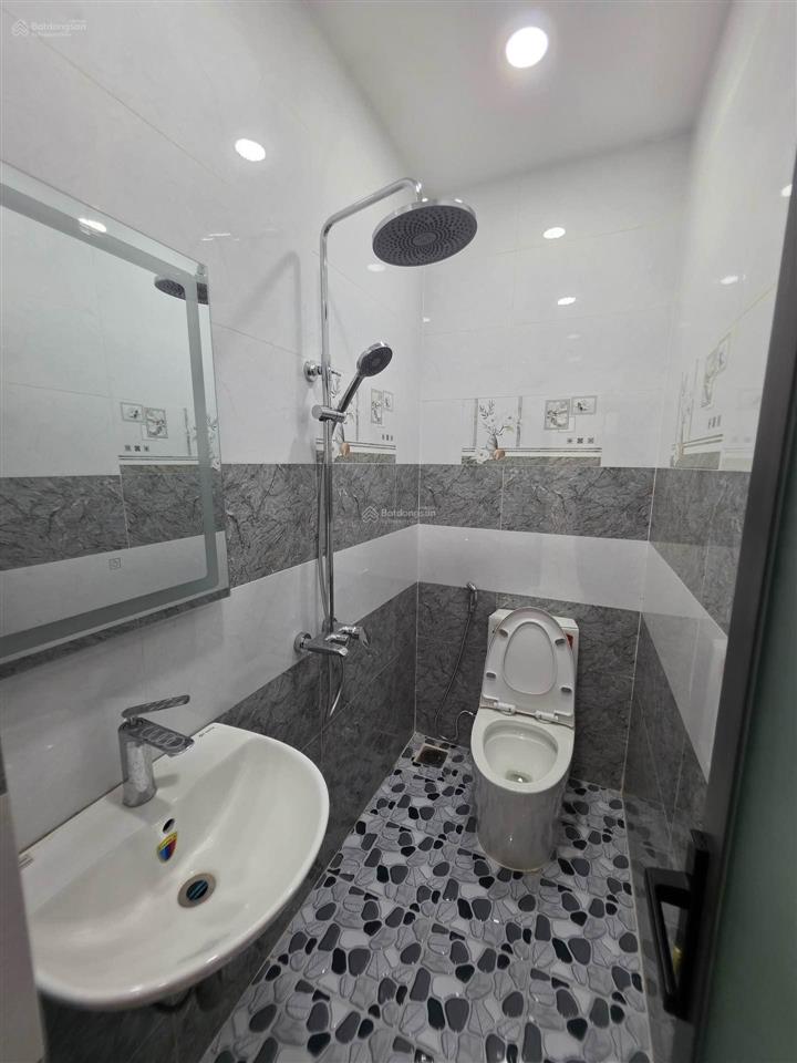 Cho thuê 600tr/năm, kẹt ngân hàng bán nhà 4,8x20m thang máy 10 căn hộ đủ nội thất