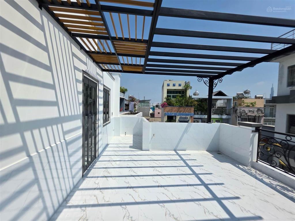 Cho thuê 600tr/năm kẹt ngân hàng bán nhà 4,8x20m thang máy 8 căn hộ đủ nội thất