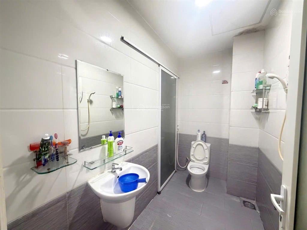 Hẻm xe tải nguyễn thượng hiền, bình thạnh, nhà sát mặt tiền đường