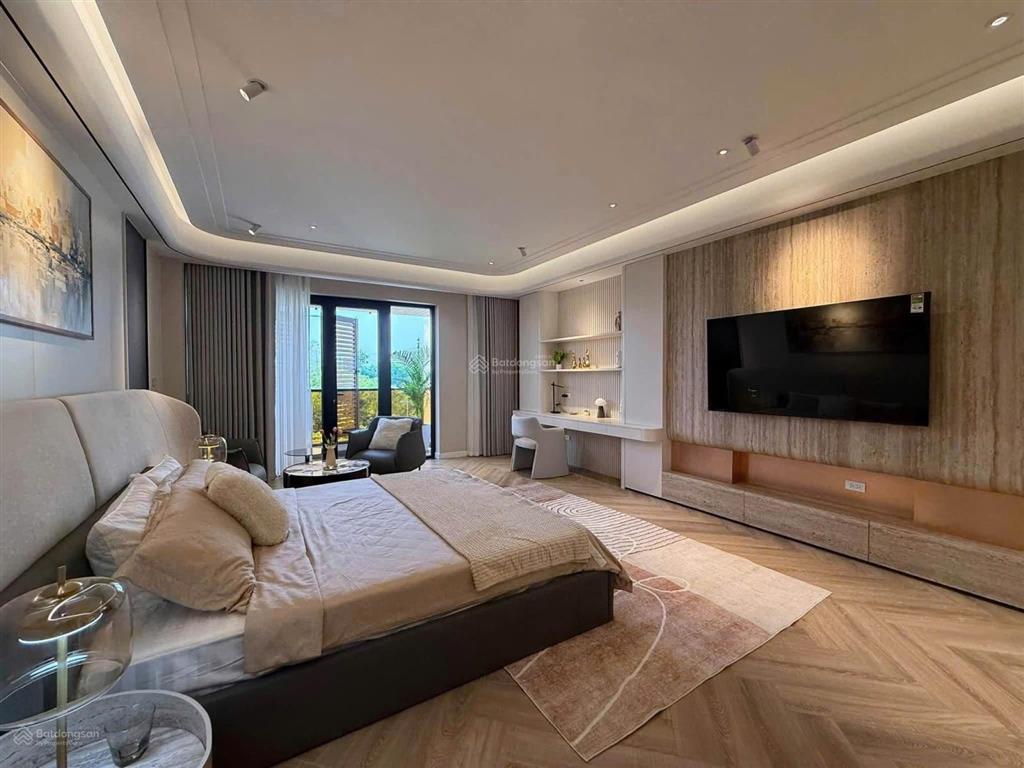 Long biên 117m 8 tầng duplex mặt tiền rộng view đại lộ sông hồng đón cầu trần hưng đạo
