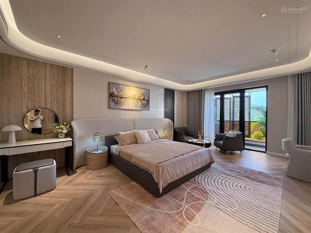 Long biên 117m 8 tầng duplex mặt tiền rộng view đại lộ sông hồng đón cầu trần hưng đạo
