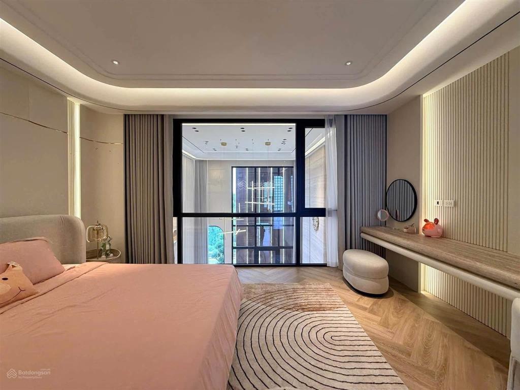 Long biên 117m 8 tầng duplex mặt tiền rộng view đại lộ sông hồng đón cầu trần hưng đạo
