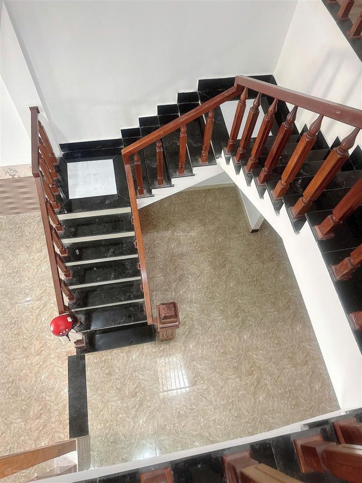 Bán nhà 2 tầng đối diện công viên mt đường đinh nhật tân gần bến xe trung tâm đà nẵng