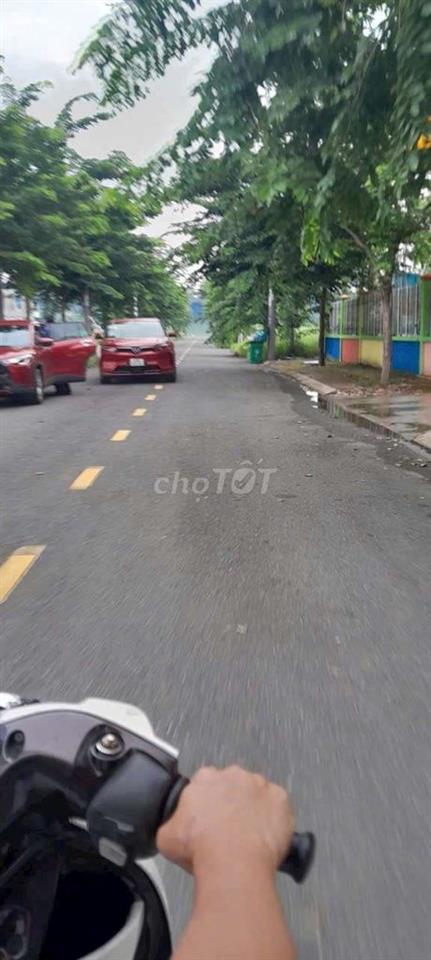 Bán đất bàu bàng 1/ sẹc quốc lộ 13..200m vào tới đất ngân hàng, tr học