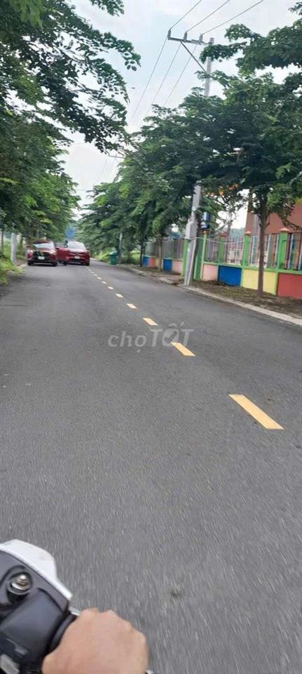 Bán đất bàu bàng 1/ sẹc quốc lộ 13..200m vào tới đất ngân hàng, tr học