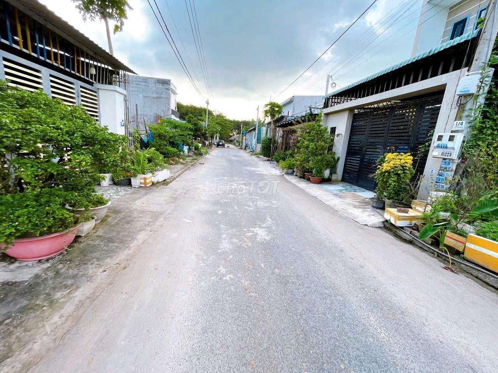 Bán nhà đẹp 1 trêt,1 lầu, trung tâm thành phố mới, tuyến metro, x thị