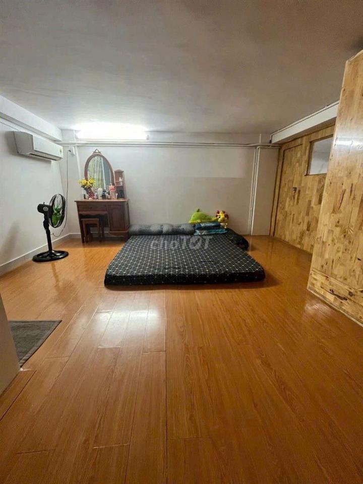 Bán căn hộ lầu trêt kinh doanh đa ngành nghề, sờ pa, gội đầu, leo.