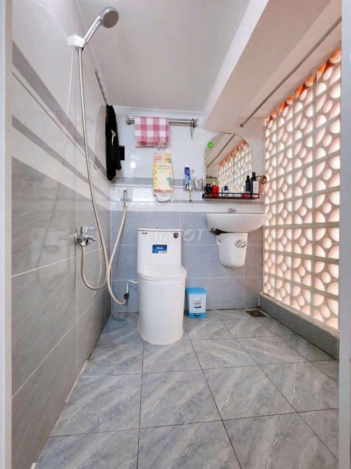 Bán căn hộ lầu trêt kinh doanh đa ngành nghề, sờ pa, gội đầu, leo.