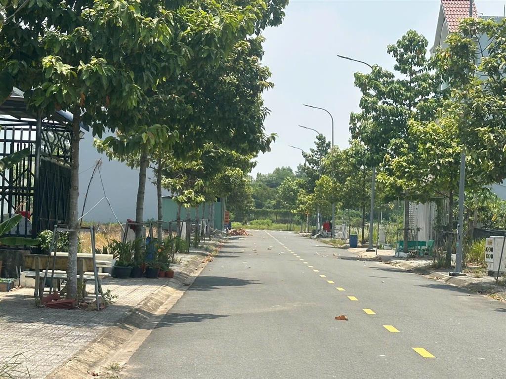 Chủ gửi bán lô đất ngay kcn vsip2 cách dt742 chỉ 100m