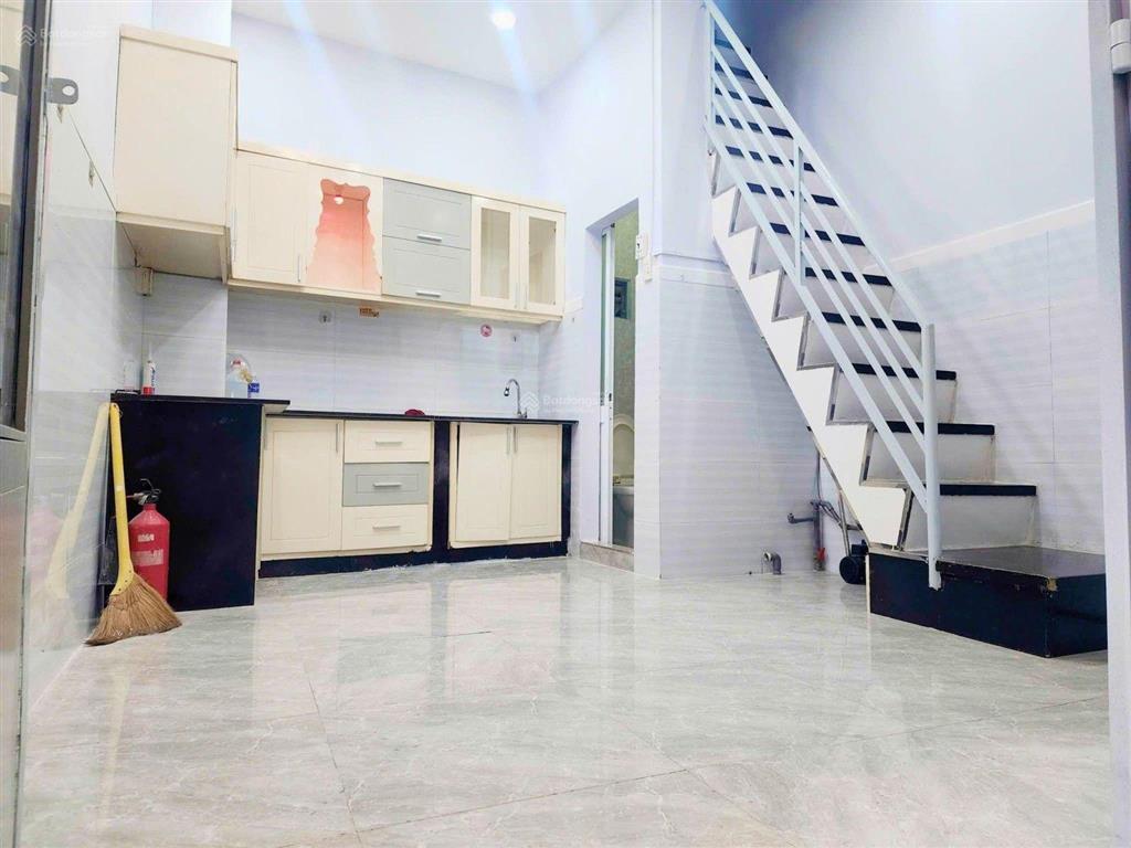 1 bước ra mặt tiền trần hưng đạo, p. 1, quận 5  kinh doanh sầm uất công viên cây xanh  nhỉnh 2đ