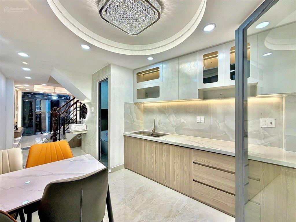 Nhà sát mặt tiền 4 tầng  khu vip phú nhuận nguyễn trọng tuyển, p8 phú nhuận  3 x 10 (nở hậu)