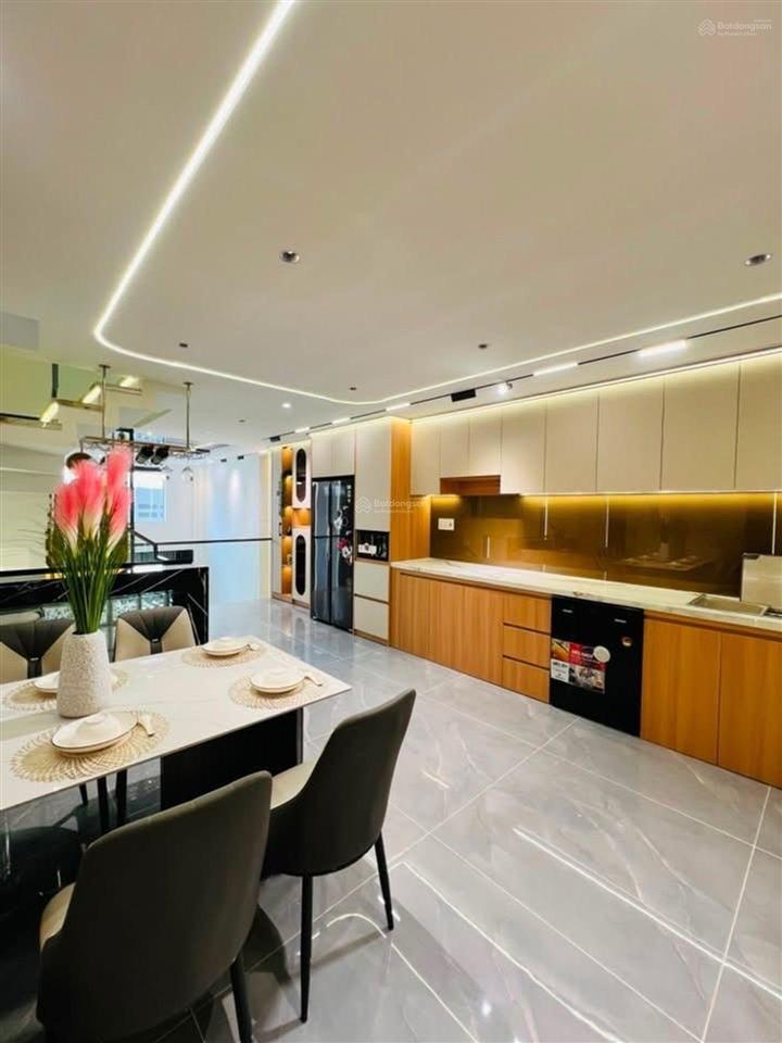 Bán nhà hẻm xe hơi phạm văn bạch (4,5m x 12,5m  5 tầng full nội thất) có sân thượng  nhỉnh 8 tỷ
