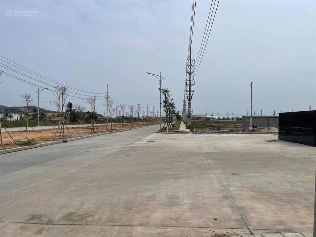 Chuyển nhượng lô đất công nghiệp trong kcn gia lễ  thái bình  diện tích 5000m2  giá 2,5tr/m2