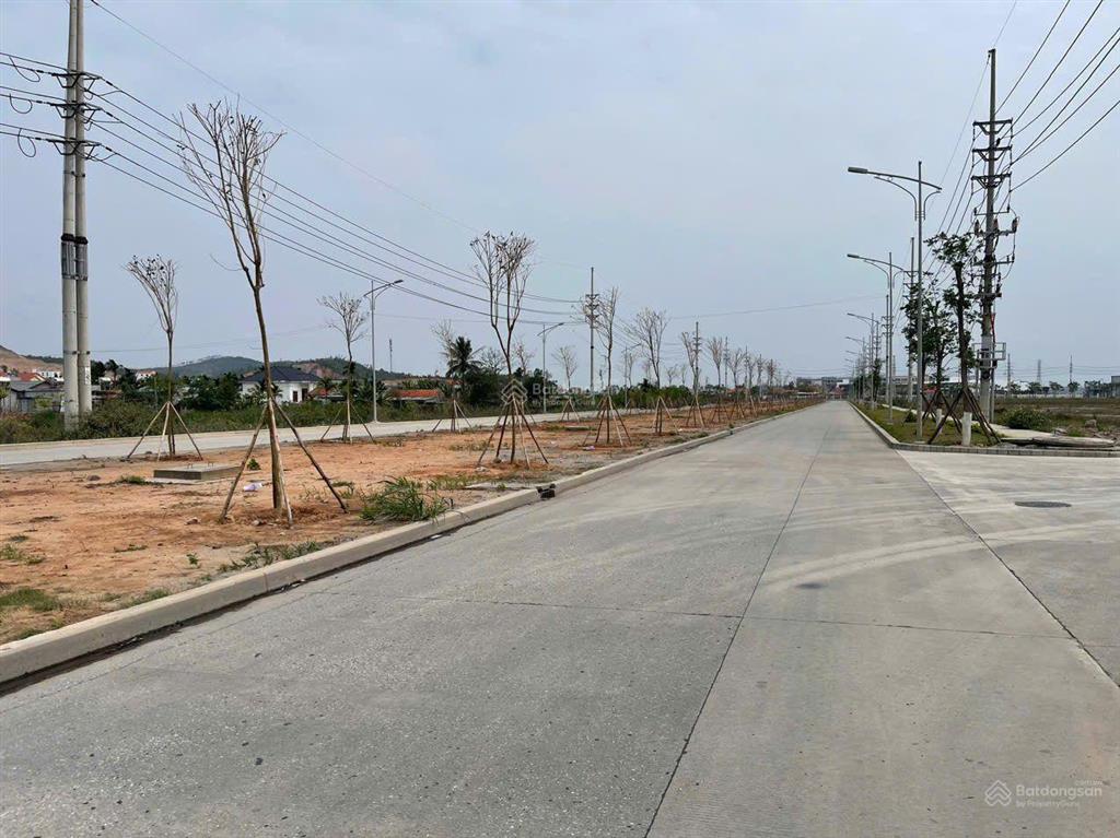 Chuyển nhượng lô đất công nghiệp trong kcn gia lễ  thái bình  diện tích 5000m2  giá 2,5tr/m2