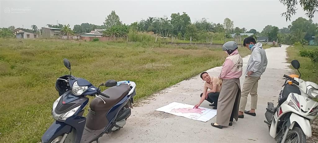 Nền đất bến lức, nguyễn hữu trí vào 800m. giá full 1.55 tỷ tl
