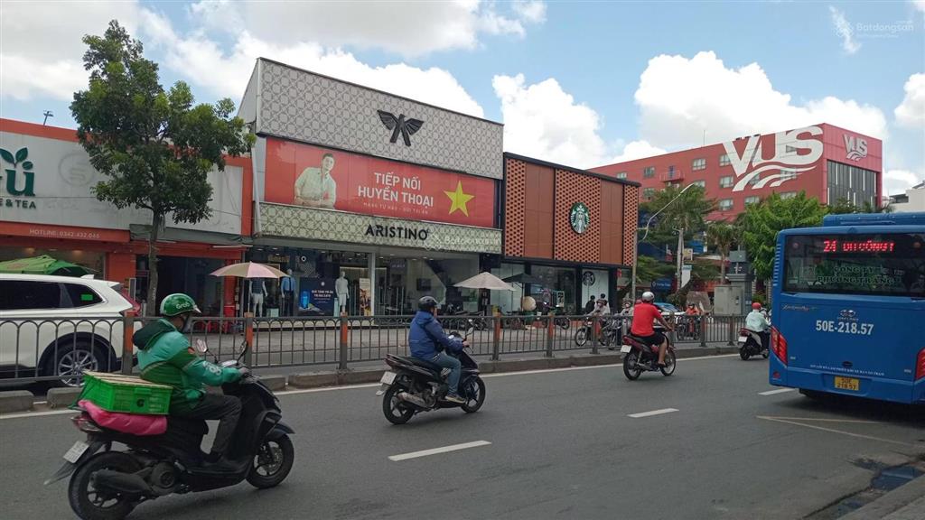Cần tiền bán gấp nhà vị trí siêu hiếm cách quang trung 3 căn nhà.