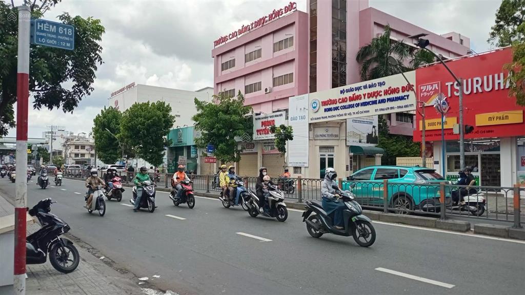 Cần tiền bán gấp nhà vị trí siêu hiếm cách quang trung 3 căn nhà.