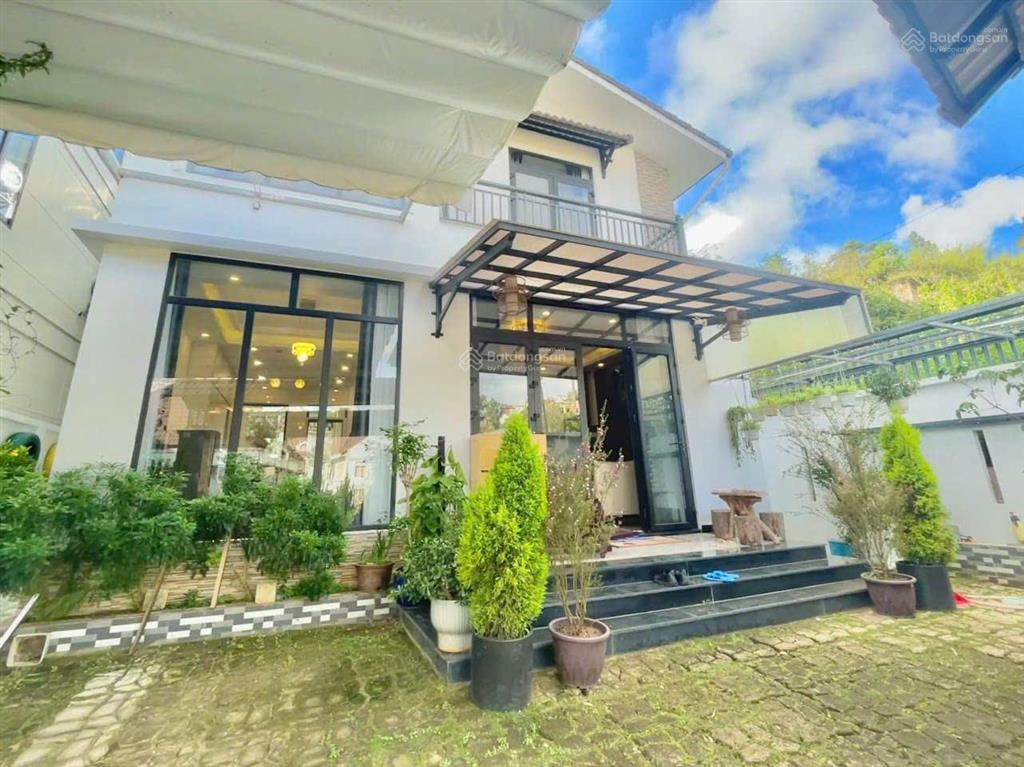 Bán villa  biệt thự 2 tầng 4pn đường hùng vương đà lạt, chỉ cách hồ xuân hương 5 phút