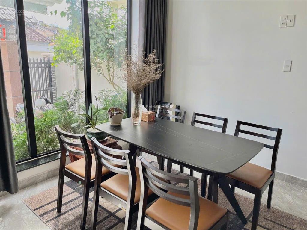 Bán villa  biệt thự 2 tầng 4pn đường hùng vương đà lạt, chỉ cách hồ xuân hương 5 phút