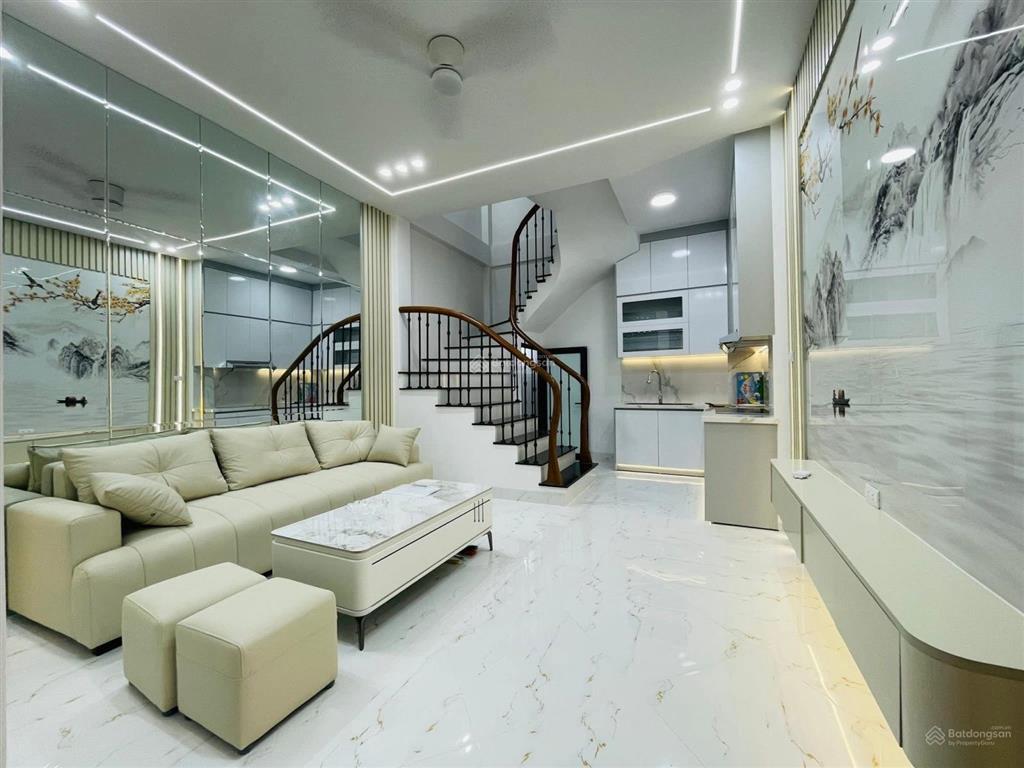 Bán nhà hoàng cầu đống đa, ô tô đỗ cửa, nhà mới 5 tầng, 3pn khép kín, gần thái hà