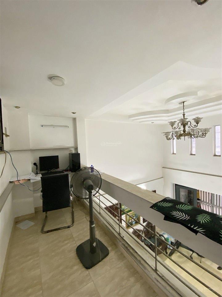 Mặt tiền đường 8m p4q8(chánh hưng),5 tầng, 4x15m 4 pn, 4 wc. cách siêu thị parc mall 300m, 11,95ty