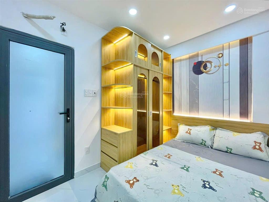 Siêu phẩm nhà nguyễn xí, bình thạnh giá 3tỷ150. ngay vincom nguyễn xí. dt 50m2  3pn  sân thượng